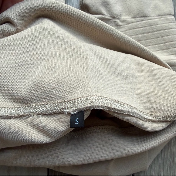 Alphalete Cream High-Waisted Leggings - Picture 5 of 5